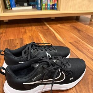 Nike Downshifter 12 in Black and Gray